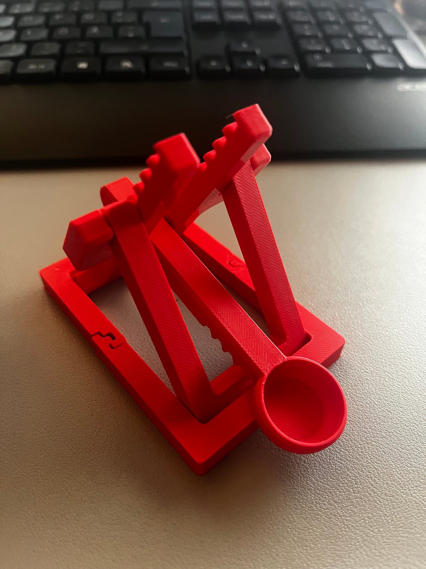 Miniatur Katapult aus umweltfreundlichem 3D Druck – Schreibtisch Gadget, Spielzeug, Geschenk für Alle, Büro Deko, verschiedene Farben, FyDa