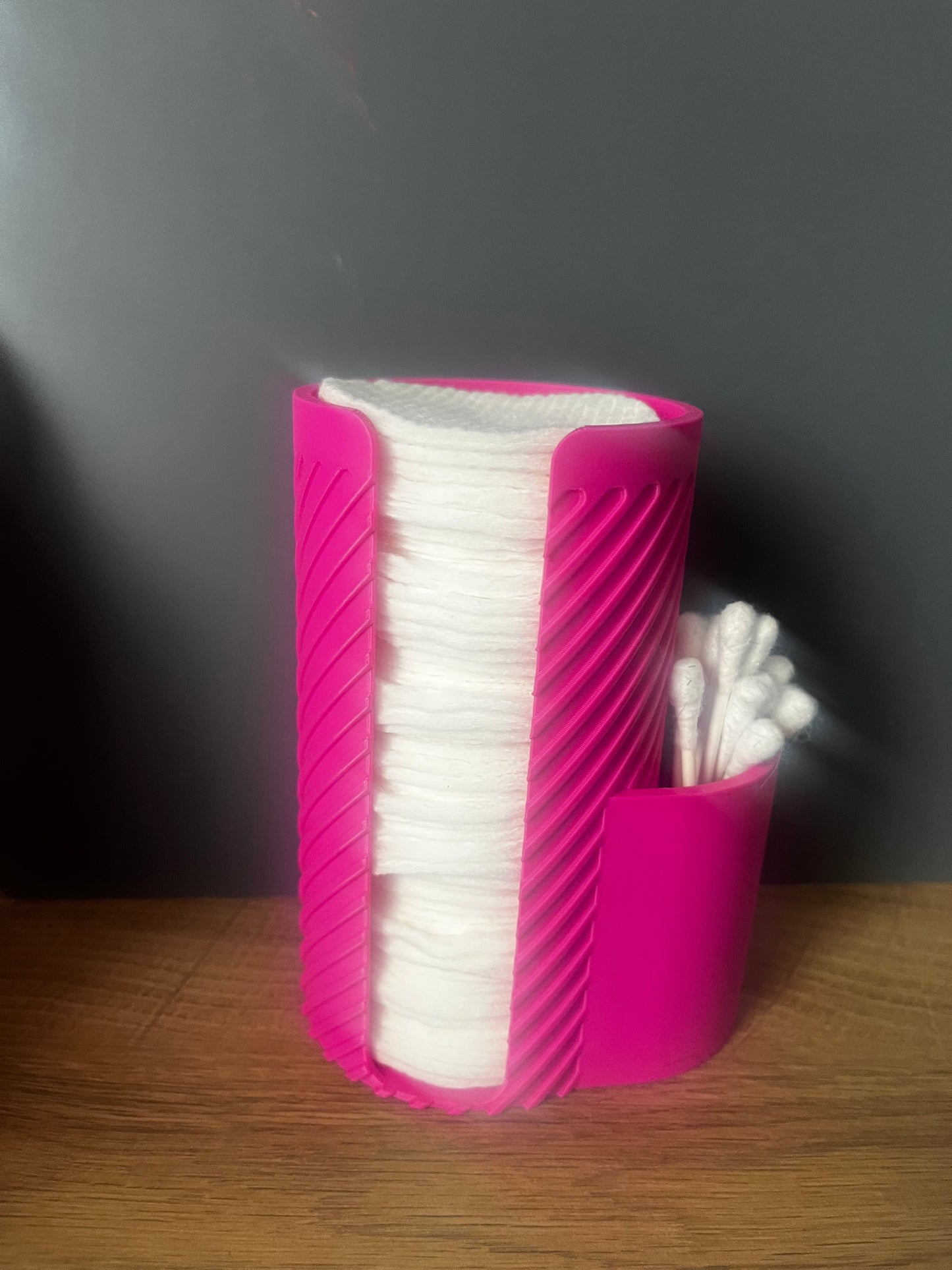 Wattepadhalter mit Q-Tip Halter – Badezimmer Organizer aus 3D Druck (PLA) – modern mit Rillenoptik, Aufbewahrung fuer Wattepads & Ohrenstaebchen