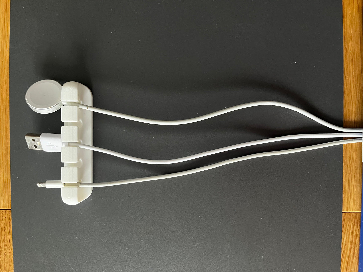 Kabelorganisierer aus umweltfreundlichem 3D‑Druck – Kabelhalter 5‑fach – Schreibtisch Kabelmanagement – mit Gratis Stripes – FyDa Printwerk