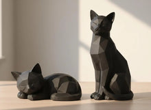 Low-Poly Cat (sleeping) in Black - modern Japandi/Scandi decorative figurine (3D printed)