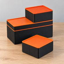 Magnetische Stapelbox aus 3D-Druck mit Ablagedeckel auf dem Schreibtisch