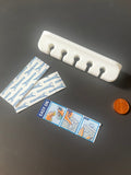 Kabelhalter mit gratis Klebestrips im Lieferumfang, Größenvergleich mit 1-Cent-Münze